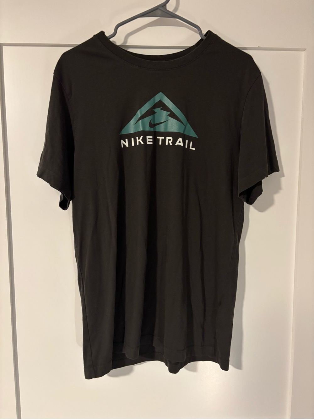 Nike Men’s Dark green Short Sleeve Tee with Teal Nike Trail Logo